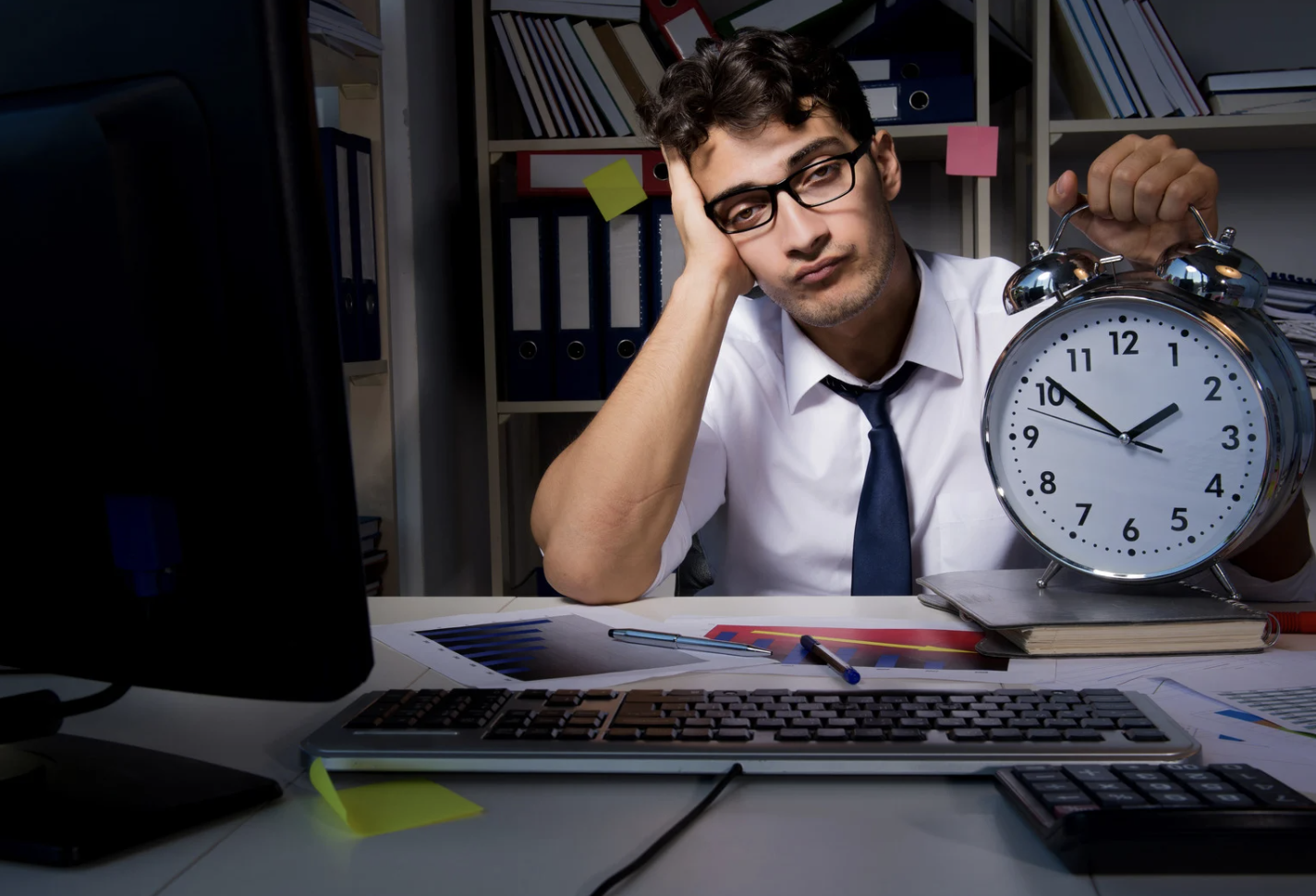 Cover Image for Cómo reducir las horas de trabajo: consejos y trucos para lograr un equilibrio laboral saludable y efectivo.