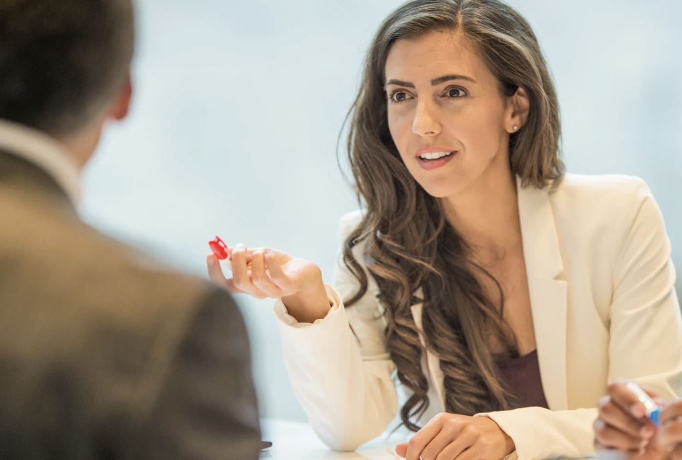 Cover Image for Comunicación Asertiva: Hablar con Honestidad y Respeto para Mejorar las Relaciones Profesionales