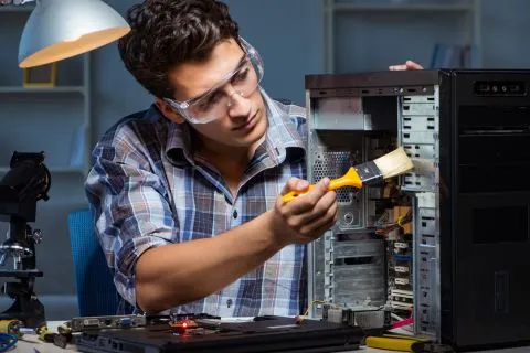 Cover Image for Curso gratuito de mantenimiento de computadoras con certificado